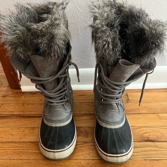 Sorel Shoes - Women's Gray and Black Fur-Lined Boots